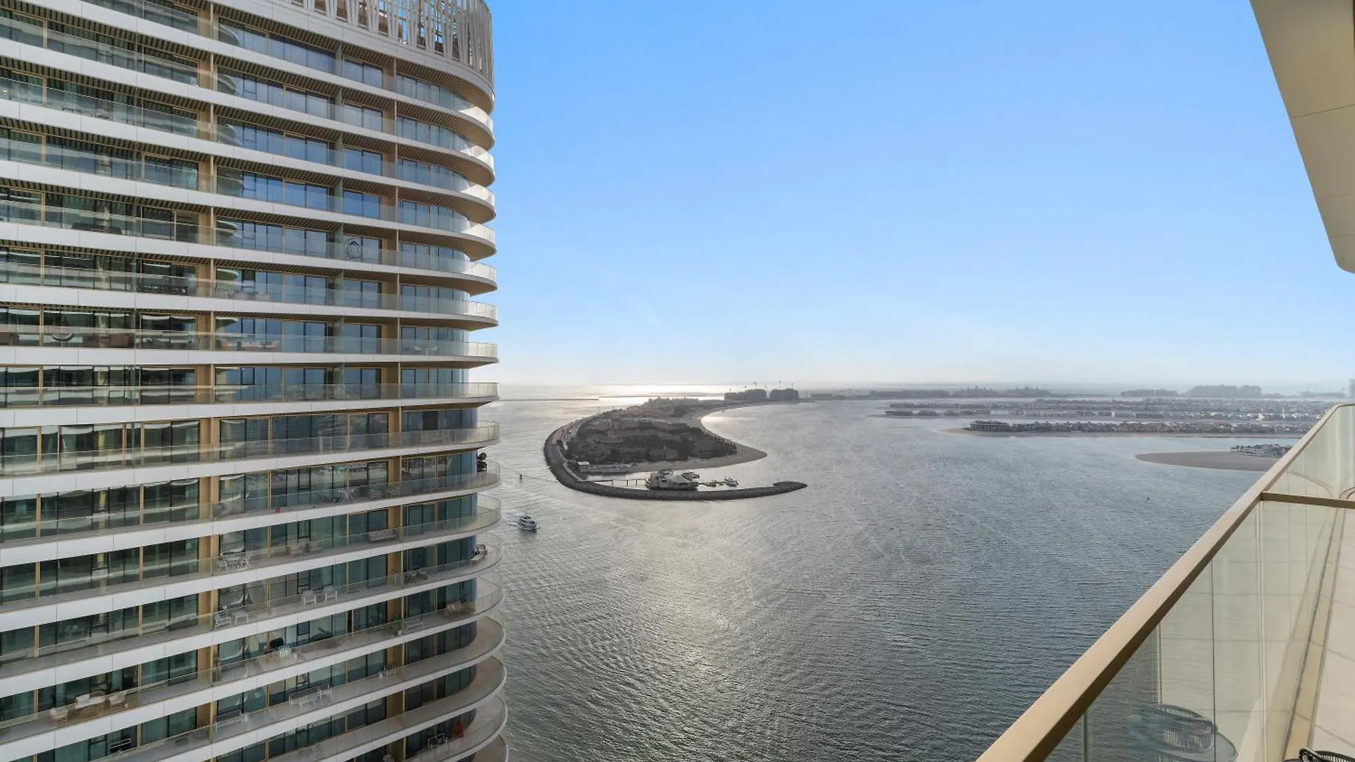 Fendi 1Br With Panoramic Sea View Apartment Dubai