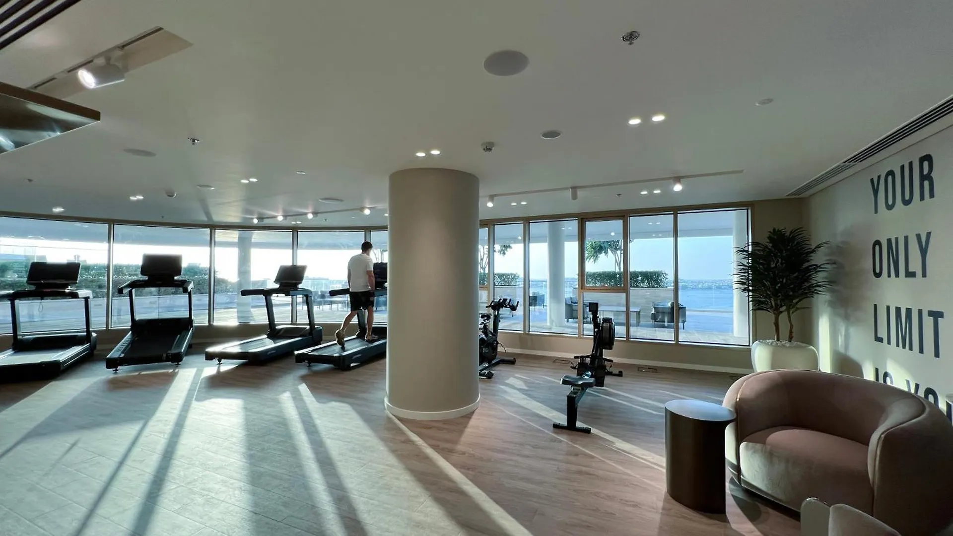 Fendi 1Br With Panoramic Sea View Apartment Dubai